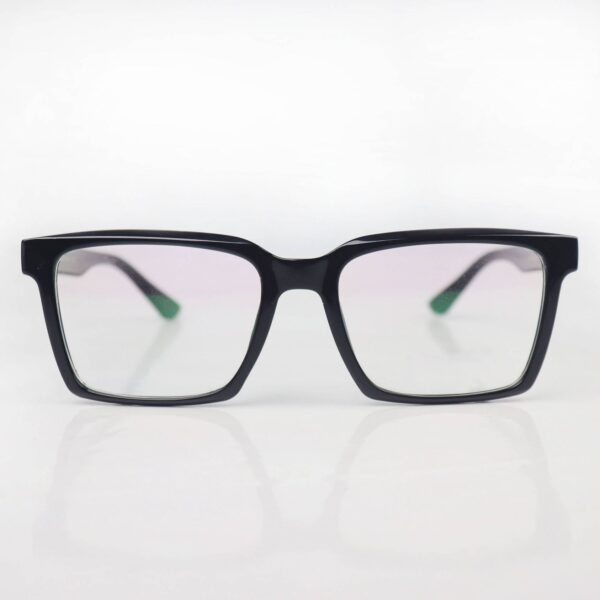 The Vertex Black